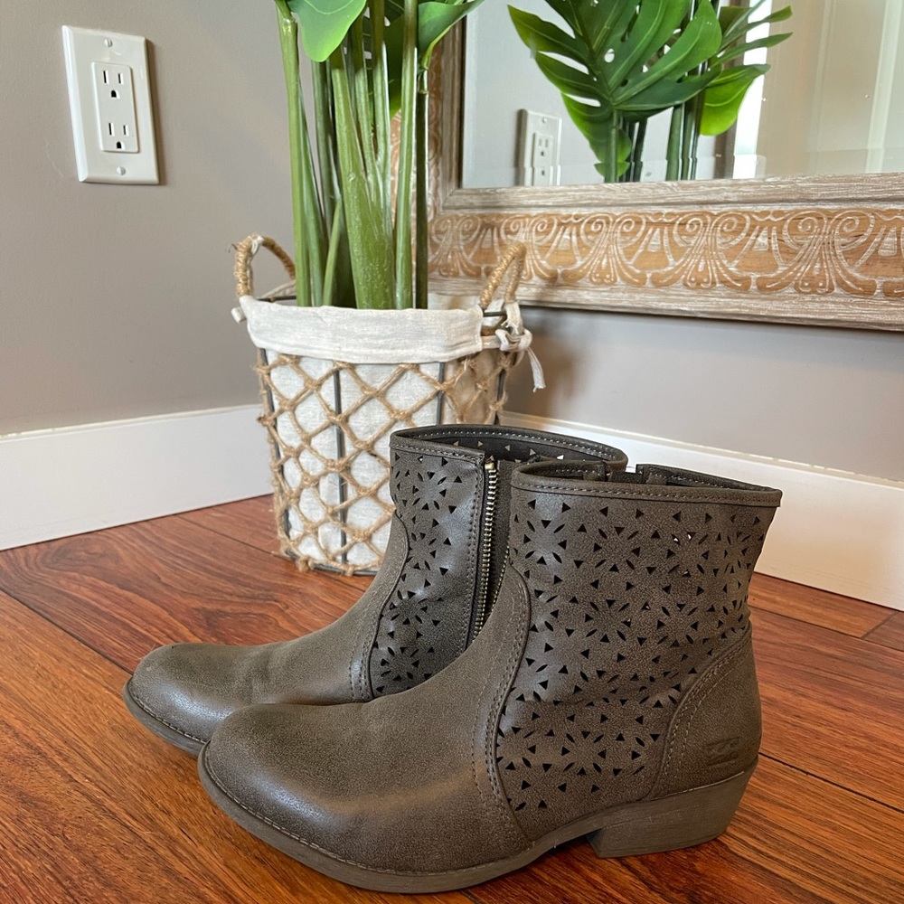Ankle boots
